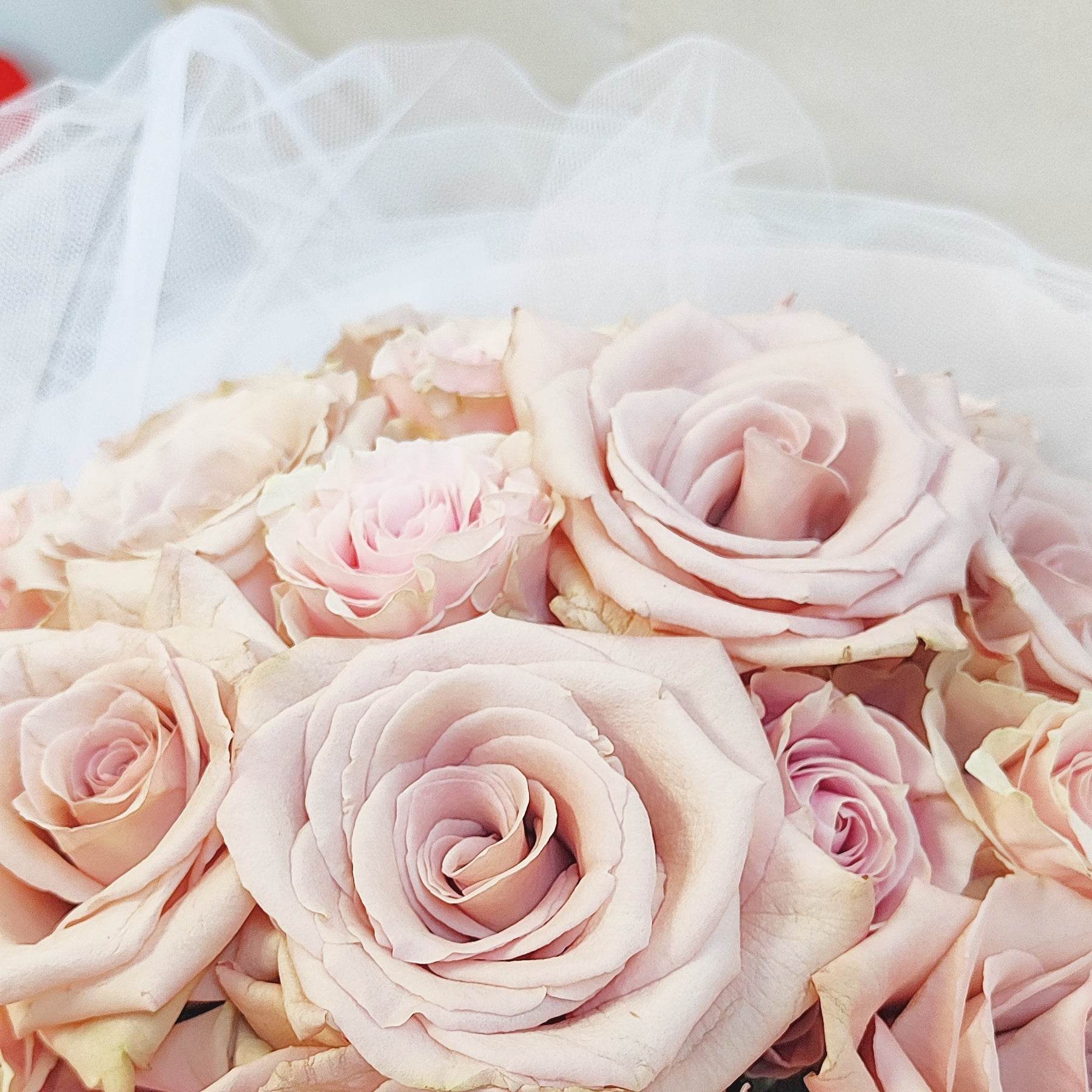 19 Pink & Dark Pink Roses with White Yarn Bouquet– F-521 - party X party