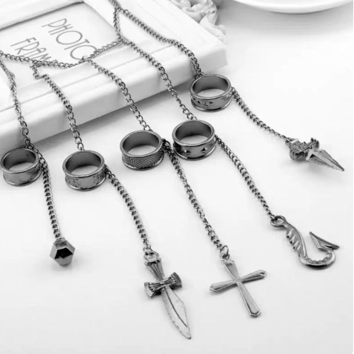 Kurapika Black Chain Bracelet Cosplay Accessory Hunter x Hunter Anime Character Hand Jewelry Costume Prop – QL003 party X party