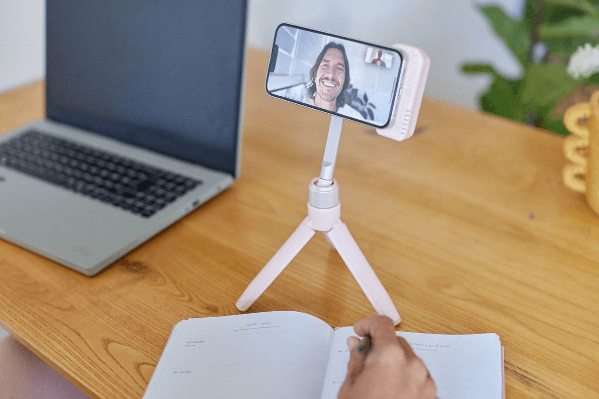 SHIFTCAM - SnapGrip Creator Kit Magnetic Mobile Phone Photography Grip with Built-in Mobile Battery Creator Kit - Pomelo Red – LP-159