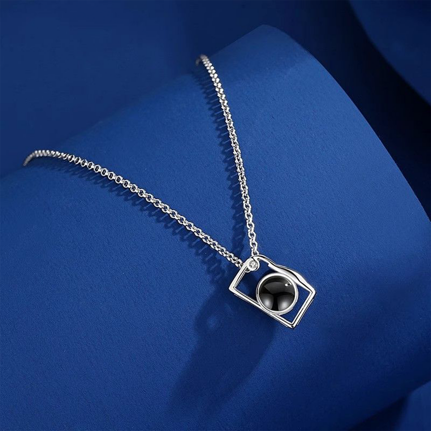 Trendy Camera Projection Necklace — trendy fashion style, “I Love You” in 100 languages, customizable photo projection pendant for couples.
