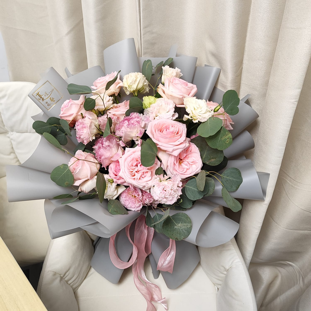 粉紅色花束~香氛粉紅玫瑰、波浪粉桔梗花束~情人節禮物~表白 紀念日 求婚 F-375