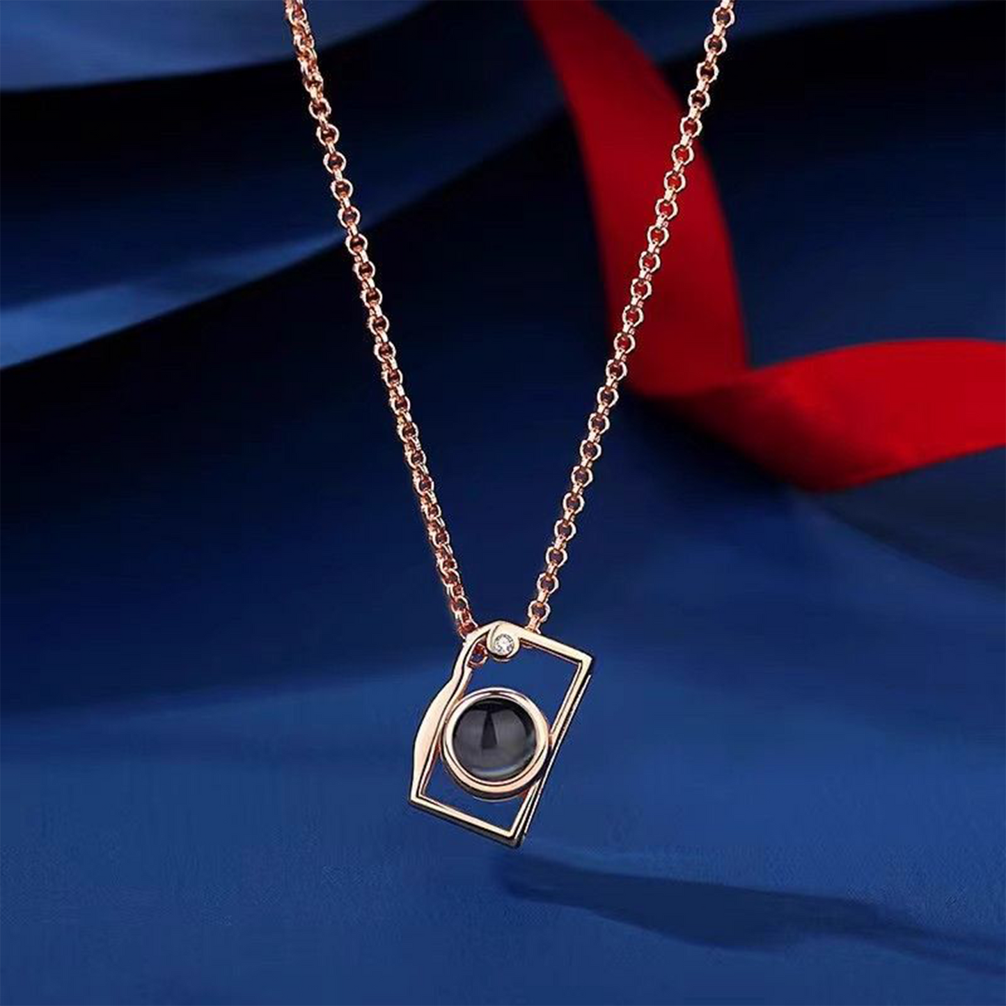 Trendy Camera Projection Necklace — trendy fashion style, “I Love You” in 100 languages, customizable photo projection pendant for couples.
