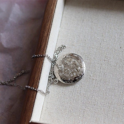 Custom Photo Titanium Steel Locket Necklace — New Fashion Couple, Best Friend, and Student Keepsake Flip Pendant Gift for Men and Women.