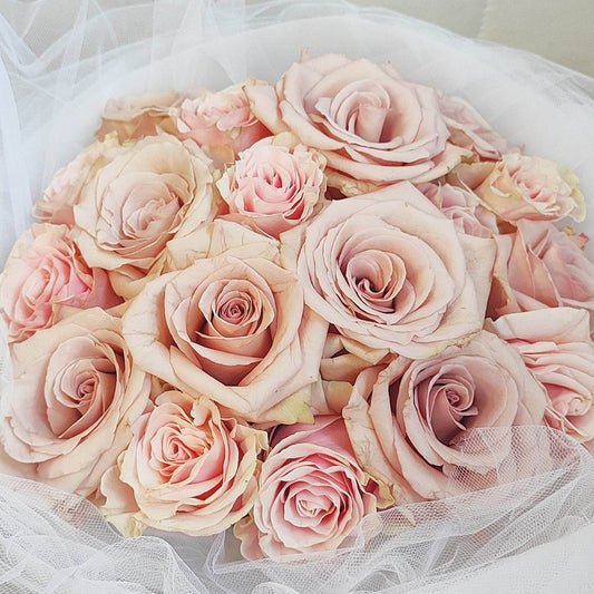 19 Pink & Dark Pink Roses with White Yarn Bouquet– F-521 - party X party
