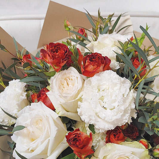 White Rose Chocolate Bubble Rose Wave White Platycodon Eucalyptus -- – F-536 - party X party