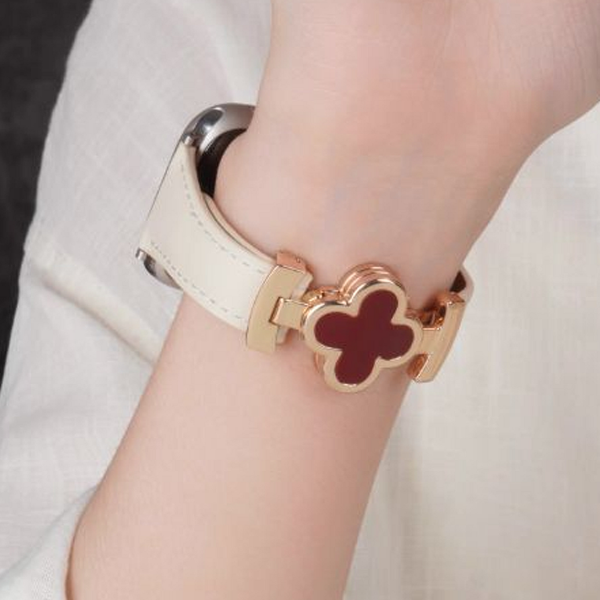 Apple Watch Summer Clover Design – Genuine Leather Magnetic Strap (Women’s) SW-22 party X party